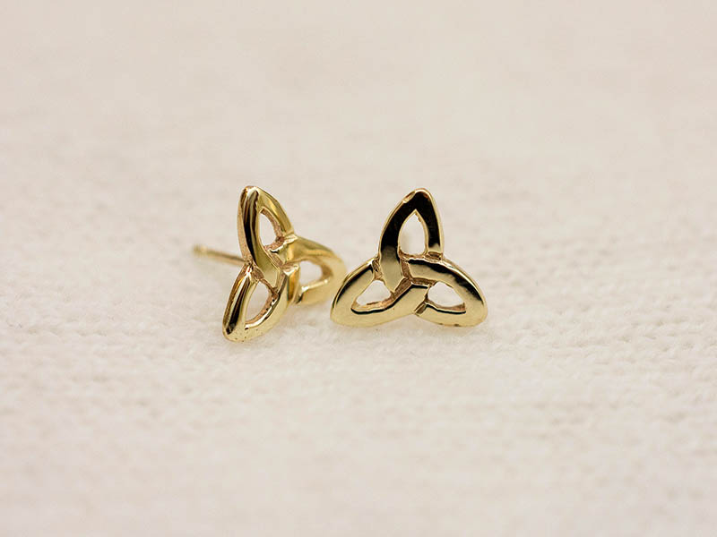 A picture of '18ct Gold Small Triple Knot Earstuds'