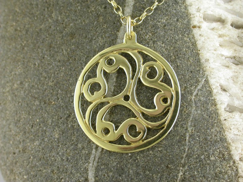 A picture of '18ct Gold Talyllyn Triskele Pendant'