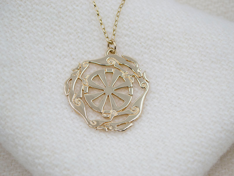 A picture of '18ct Gold Melangell Pendant'