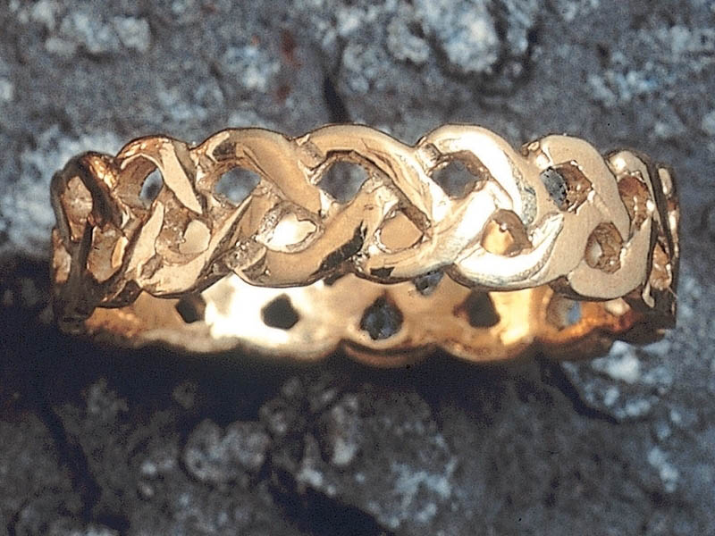 A picture of '9ct Gold Plait Knotwork Ring'