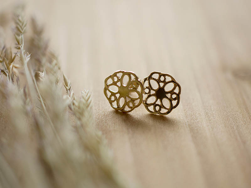 A picture of '18ct Gold Summer Rose Earstuds'