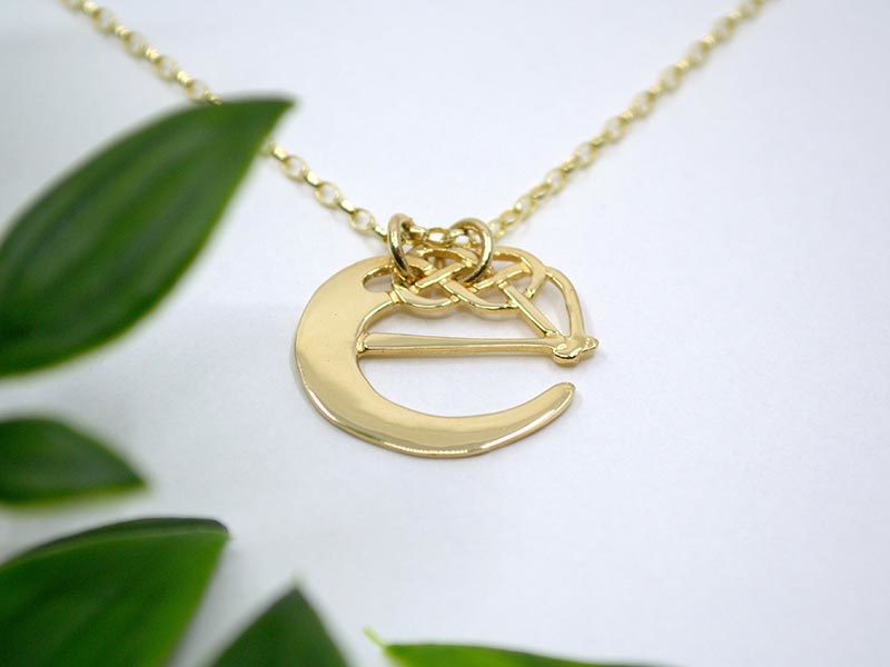 A picture of '18ct Gold Pendant - Initial E'