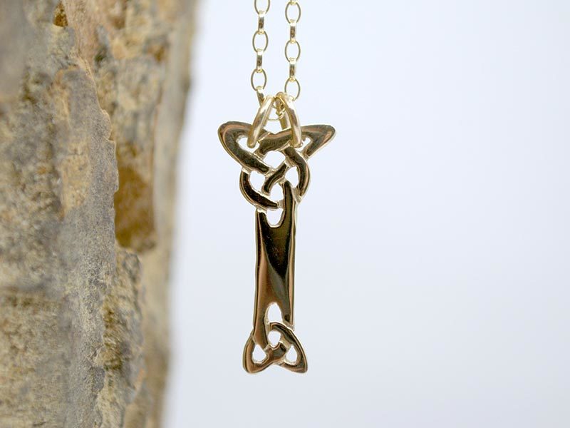 A picture of '18ct Gold Pendant - Initial I'