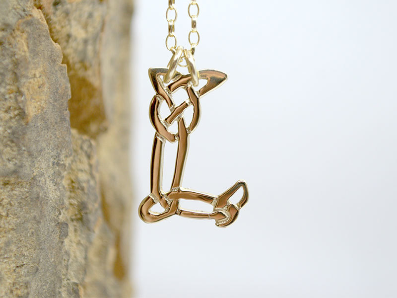 A picture of '9ct Gold Pendant - Initial L'