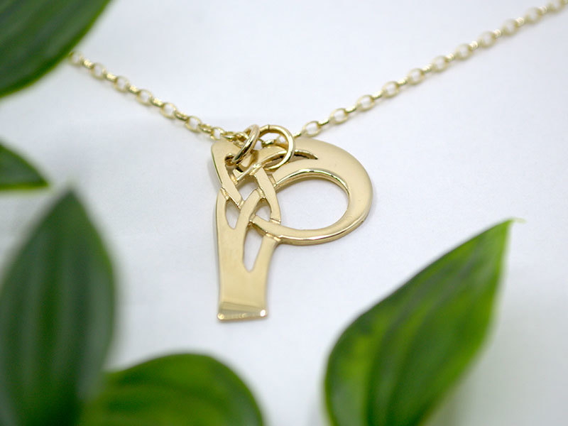 A picture of '18ct Gold Pendant - Initial P'