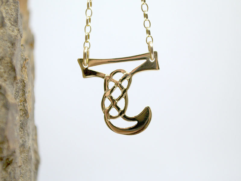 A picture of '18ct Gold Pendant - Initial T'