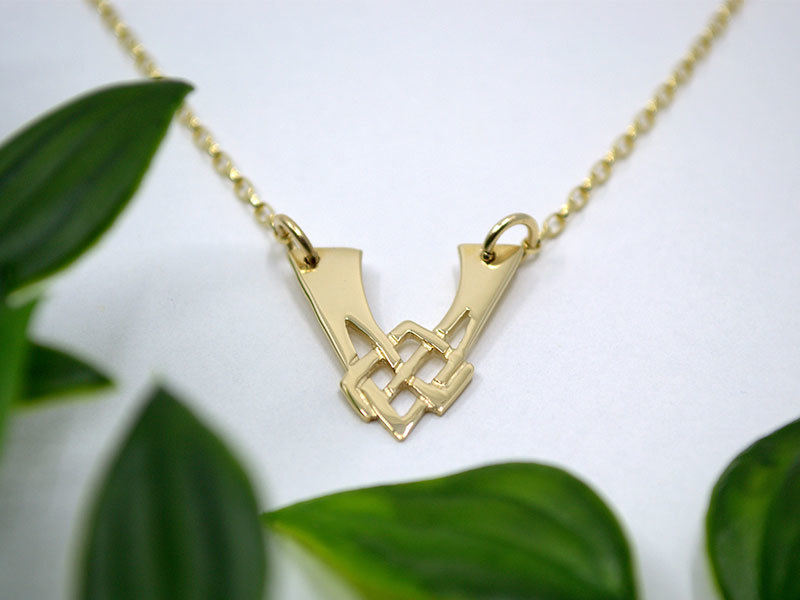 A picture of '18ct Gold Pendant - Initial V'