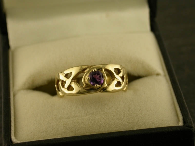 A picture of '9ct Gold Llanon Ring'