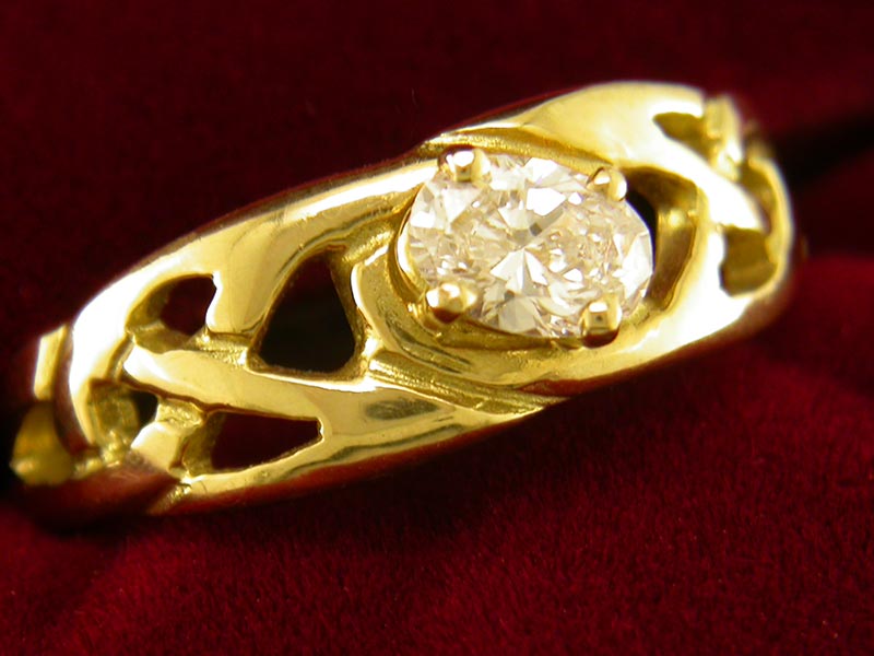 A picture of '9ct Gold Precious Gemstone Llanwenog Ring'