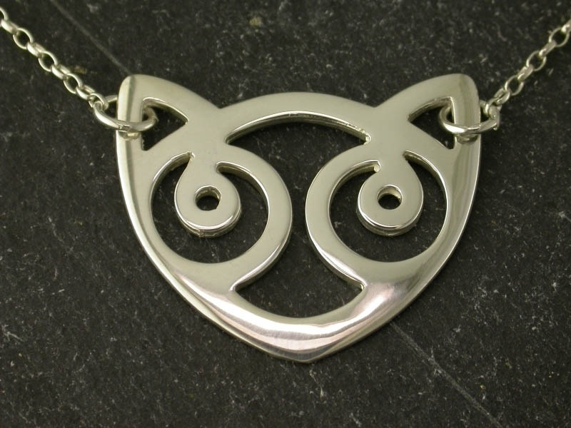 A picture of 'Silver Snowdon Cat Necklet'