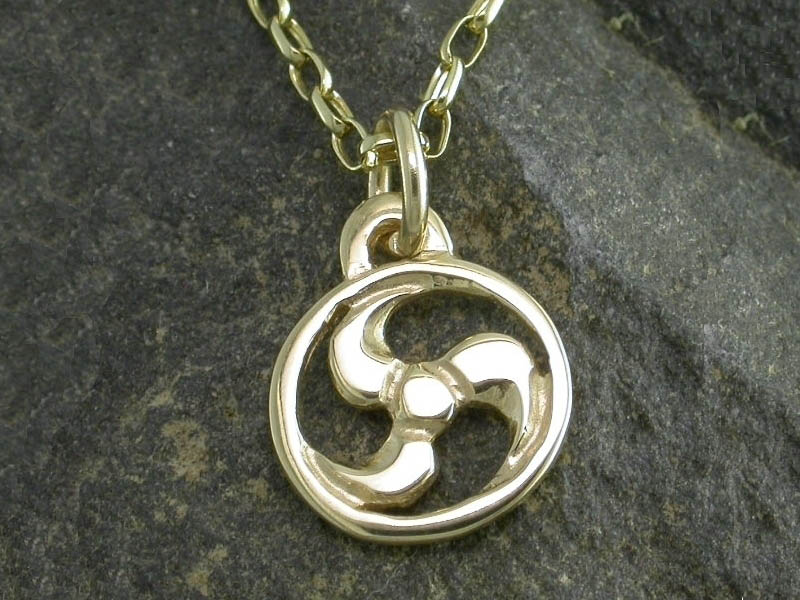 A picture of '9ct Rhiannon Welsh Gold Arberth Pendant'