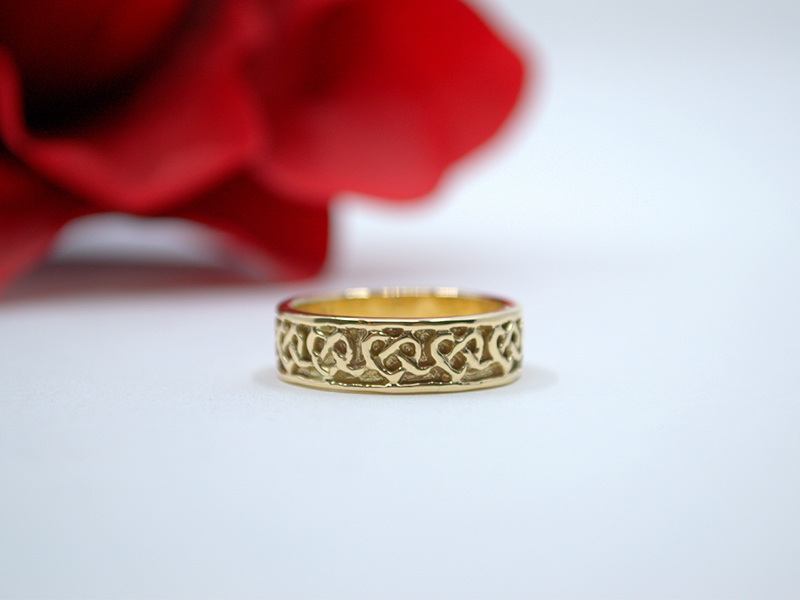 A picture of '9ct Rhiannon Welsh Gold Alaw Ring'