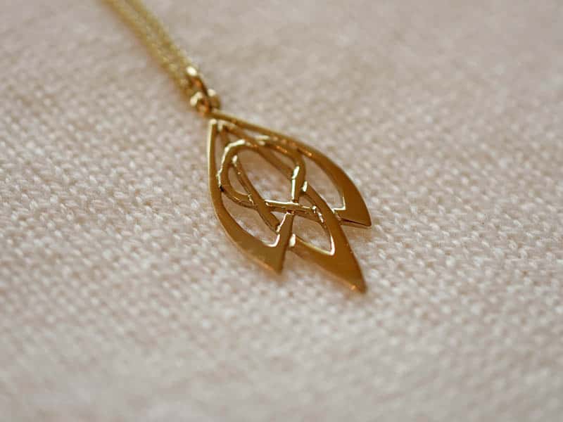 A picture of '9ct Rhiannon Welsh Gold Snowdrop Pendant'