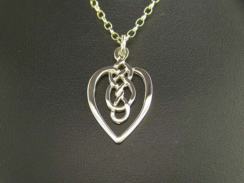 A picture of '9ct Rhiannon Welsh Gold Ivy Pendant'