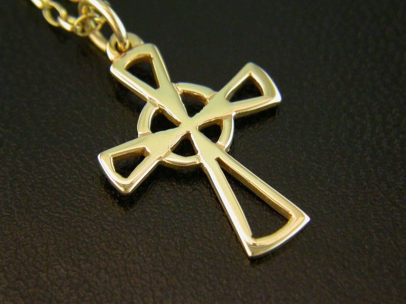 A picture of '18ct Rhiannon Welsh Gold Cross Pendant'