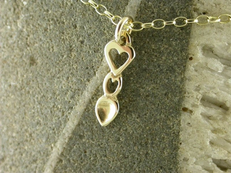 A picture of '18ct Gold Heart Love-spoon Pendant'