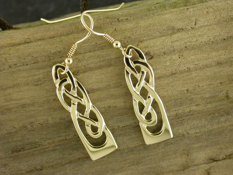 A picture of '9ct Gold White Wheat Earrings'