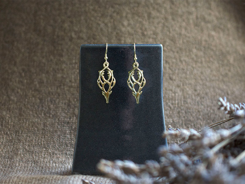 A picture of '18ct Gold Rhedynfre Stag Earrings'