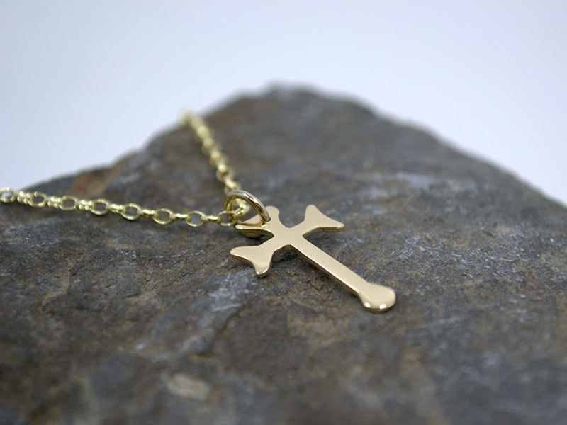 A picture of '9ct Gold Small Cadfan Cross Pendant'