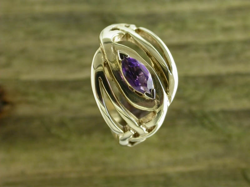 A picture of '18ct Gold Llanfair Ring'