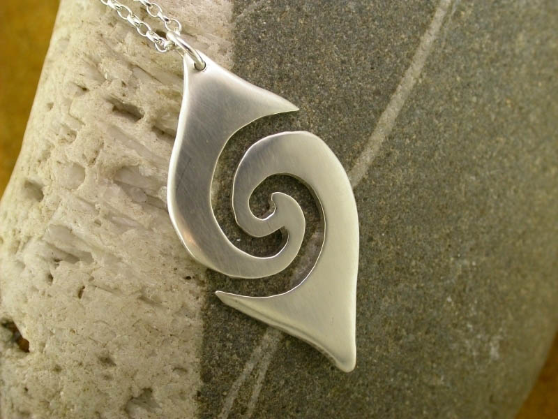 A picture of 'Silver Large Breakers Pendant'