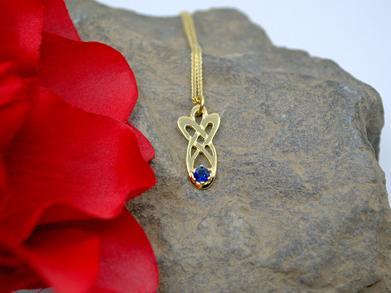 A picture of '18ct Rhiannon Welsh Gold Mererid Pendant'