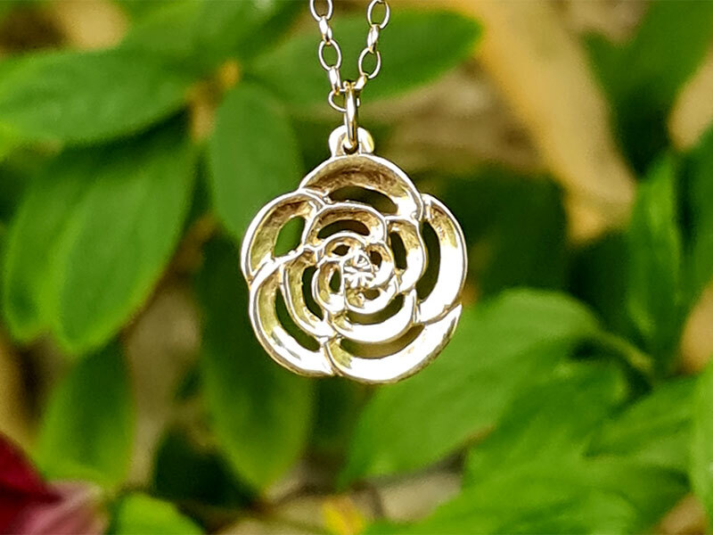 A picture of '9ct Rhiannon Welsh Gold Rose of Rhiannon'
