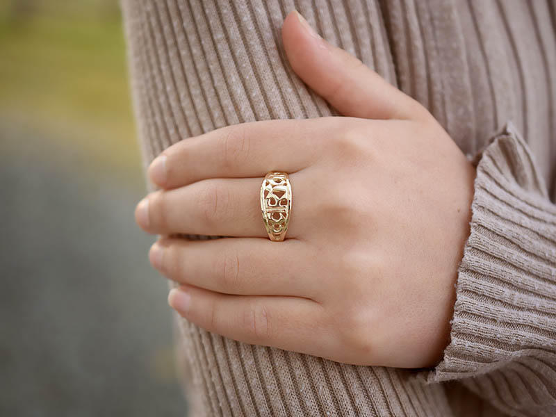 A picture of '9ct Gold Cariad Ring''