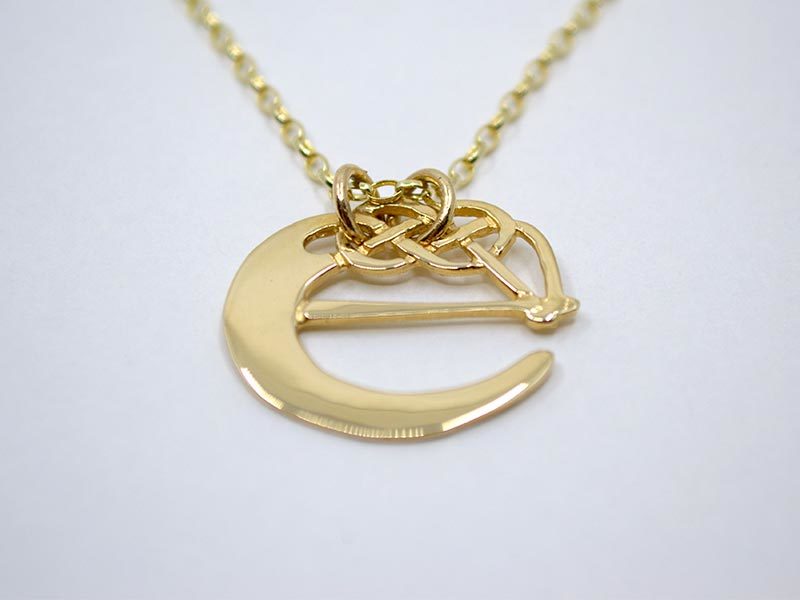 A picture of '9ct Gold Pendant - Initial E''