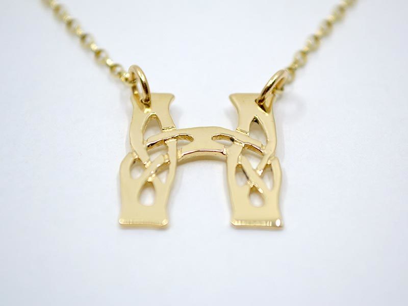 A picture of '18ct Gold Pendant - Initial H''