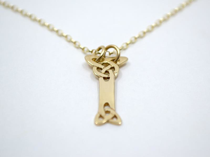 A picture of '9ct Gold Pendant - Initial I''