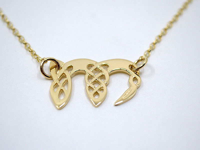 A picture of '9ct Gold Pendant - Initial M''
