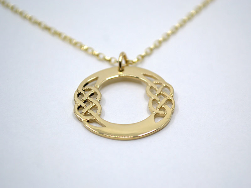 A picture of '9ct Gold Pendant - Initial O''