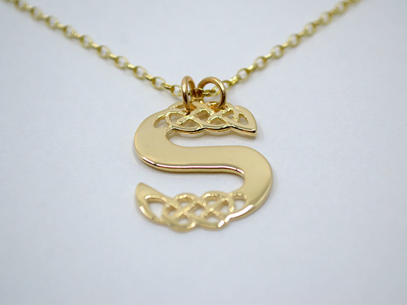 A picture of '18ct Gold Pendant - Initial S''