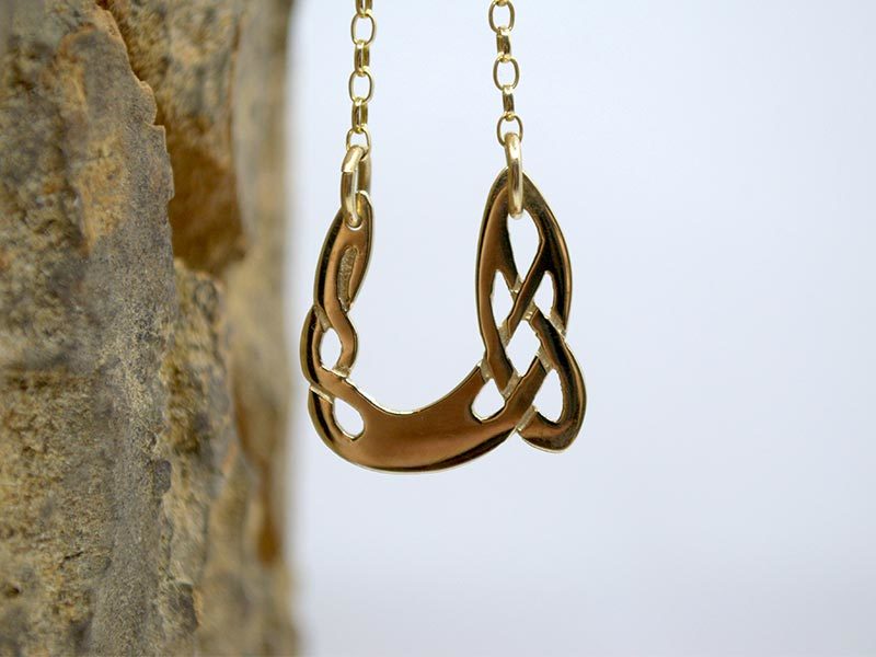 A picture of '9ct Gold Pendant - Initial U''