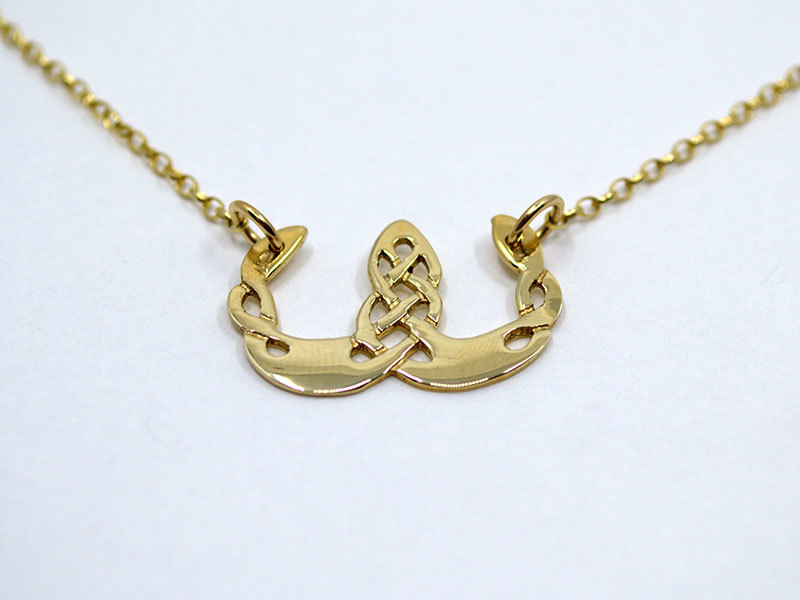 A picture of '18ct Gold Pendant - Initial W''