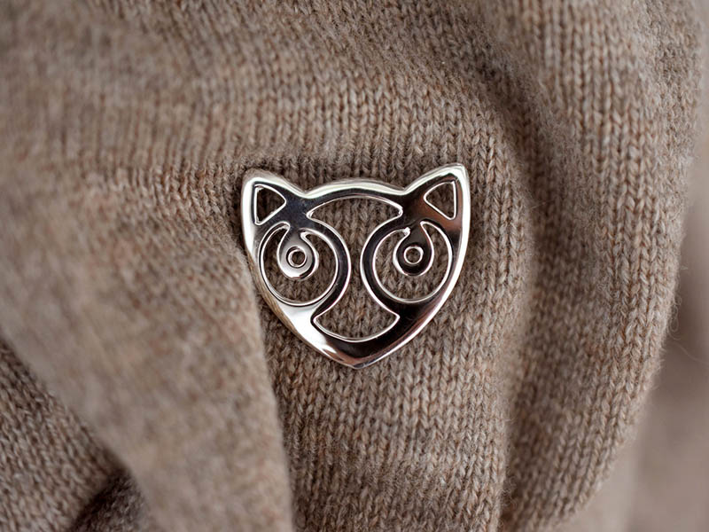 A picture of 'Silver Snowdon Cat Brooch''