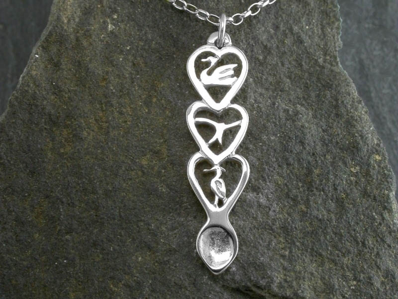 A picture of 'Silver Red Kite Love-spoon Pendant''