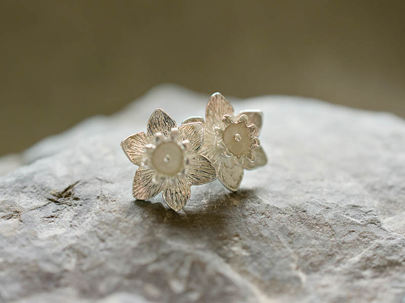 A picture of 'Silver Large Daffodil Earstuds''
