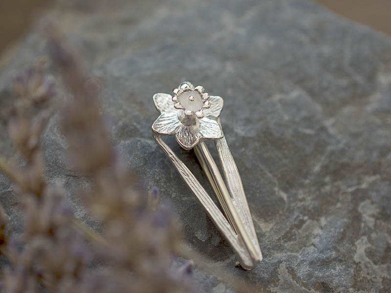 A picture of 'Silver Daffodil Brooch''