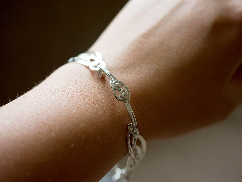A picture of 'Silver Love Knots Bracelet''