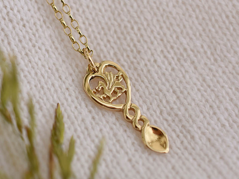 A picture of '18ct Rhiannon Welsh Gold Dragon Love-spoon Pendant''
