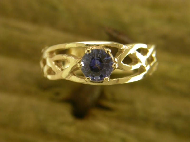 A picture of '18ct Rhiannon Welsh Gold Myrddon Ring''