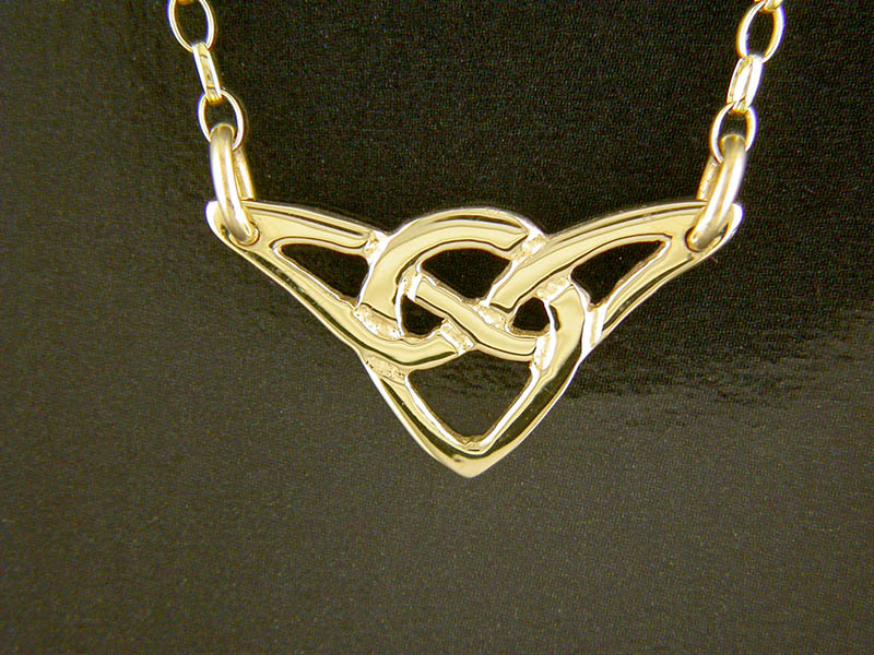 A picture of '9ct Rhiannon Welsh Gold Padarn Necklet''